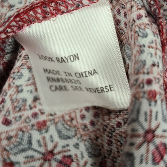 Lucy & Laurel Split V-neck Top size XL - Picture 6 of 7